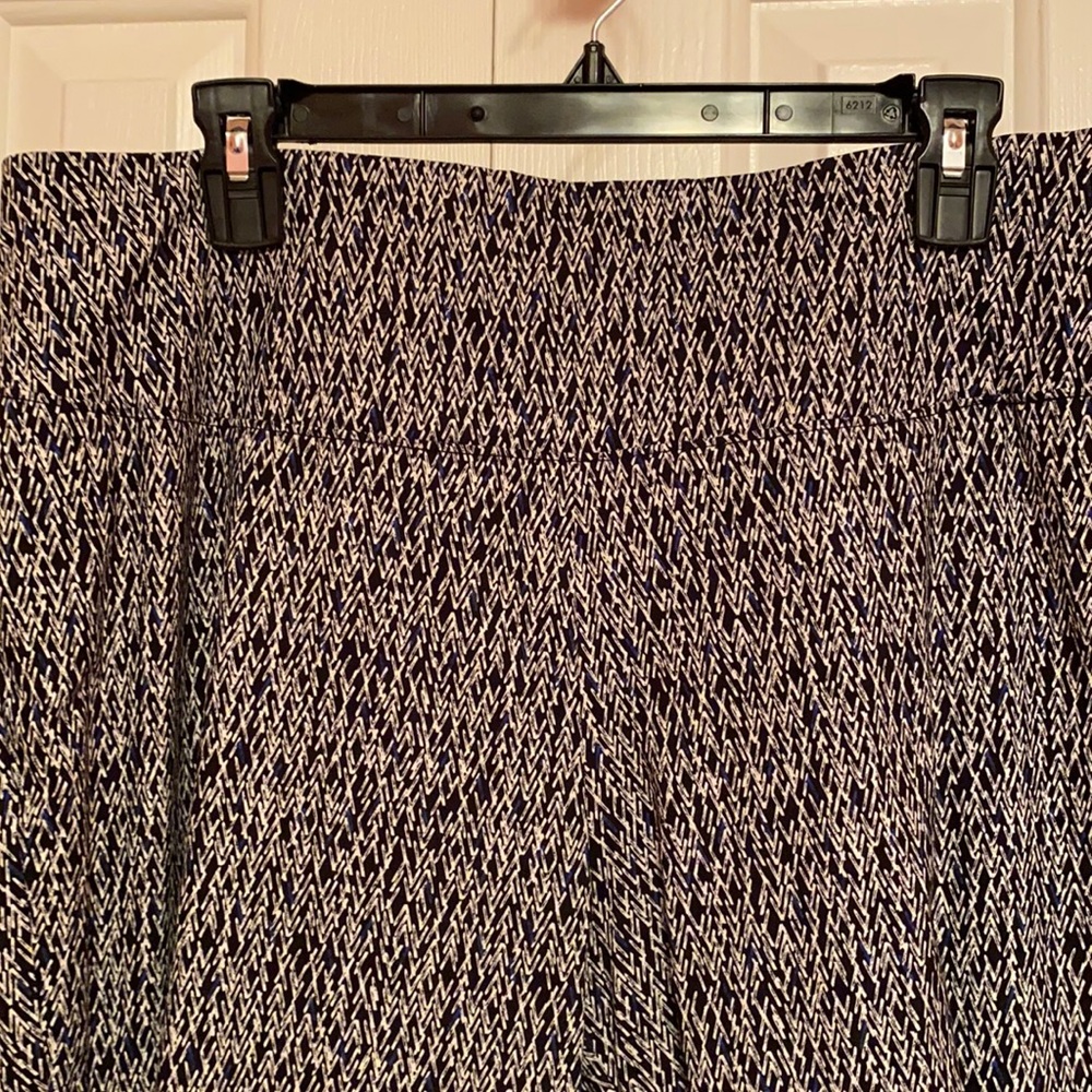 Black/white/royal blue pull on skinny pant